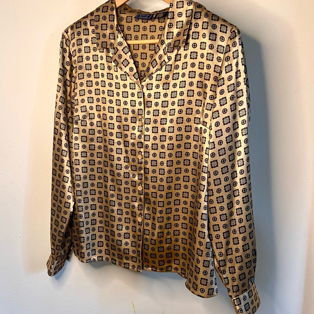 ✨ L U X U R I O U S ✨ silky golden blouse